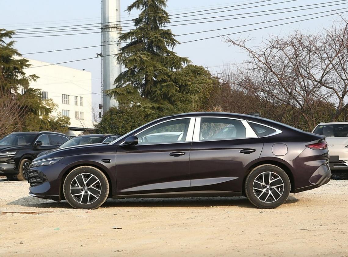 10 萬級插混轎車爭鋒:五菱星光、秦 L 與啟源 A05 誰能稱霸?